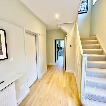 Townhouse With Free Off Road Parking And Garden 约克