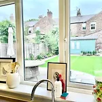 Holiday home Townhouse With Free Off Road Parking And Garden York