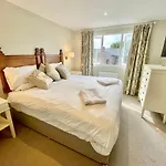 Townhouse With Free Off Road Parking And Garden Nyaraló York