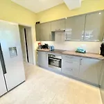 Nyaraló Townhouse With Free Off Road Parking And Garden York