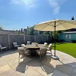 Townhouse With Free Off Road Parking And Garden Holiday home York