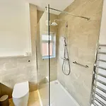 Nyaraló Townhouse With Free Off Road Parking And Garden *