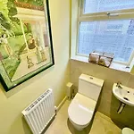 Townhouse With Free Off Road Parking And Garden Nyaraló York