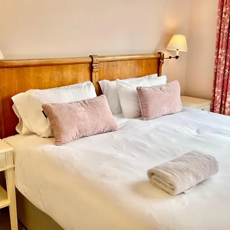 Townhouse With Free Off Road Parking And Garden Nyaraló