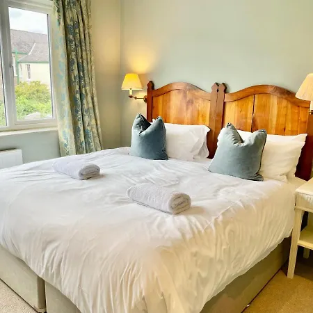 Townhouse With Free Off Road Parking And Garden * York