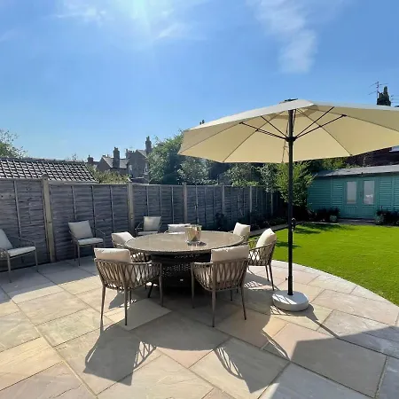 Townhouse With Free Off Road Parking And Garden Holiday home York