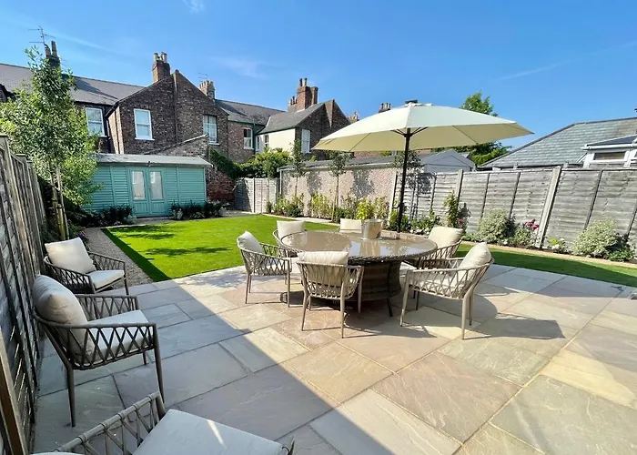 Townhouse With Free Off Road Parking And Garden Casa vacanze