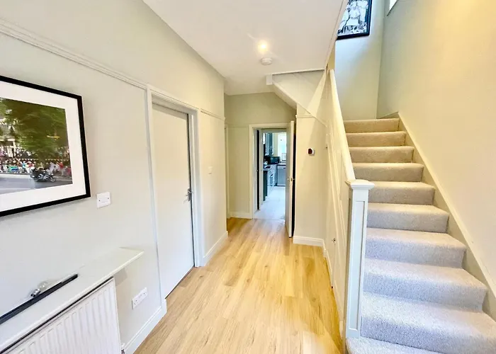 Townhouse With Free Off Road Parking And Garden York