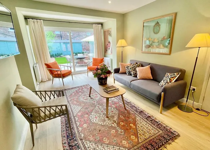 Casa vacanze Townhouse With Free Off Road Parking And Garden *