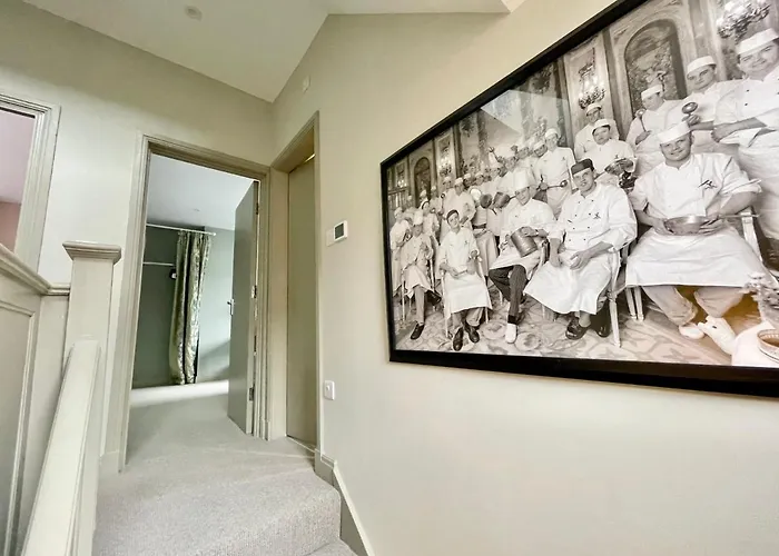 Townhouse With Free Off Road Parking And Garden بيت للعطل