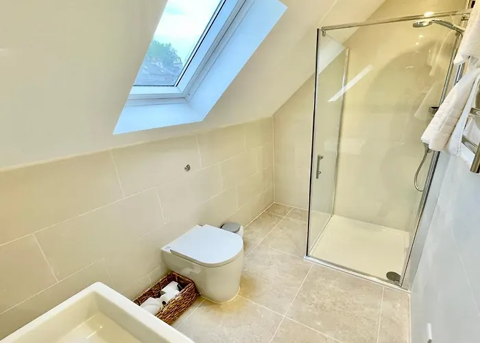 بيت للعطل Townhouse With Free Off Road Parking And Garden