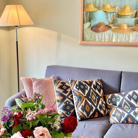 Townhouse With Free Off Road Parking And Garden Semesterbostad *