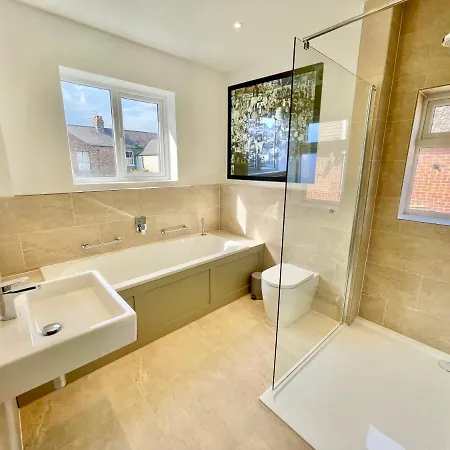 Casa de Férias Townhouse With Free Off Road Parking And Garden